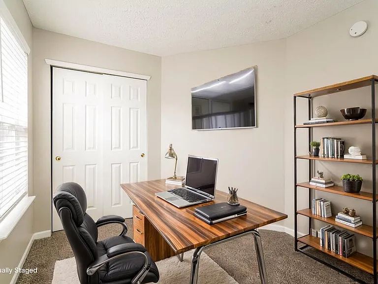 4487 Connaught East Dr — Photo 16