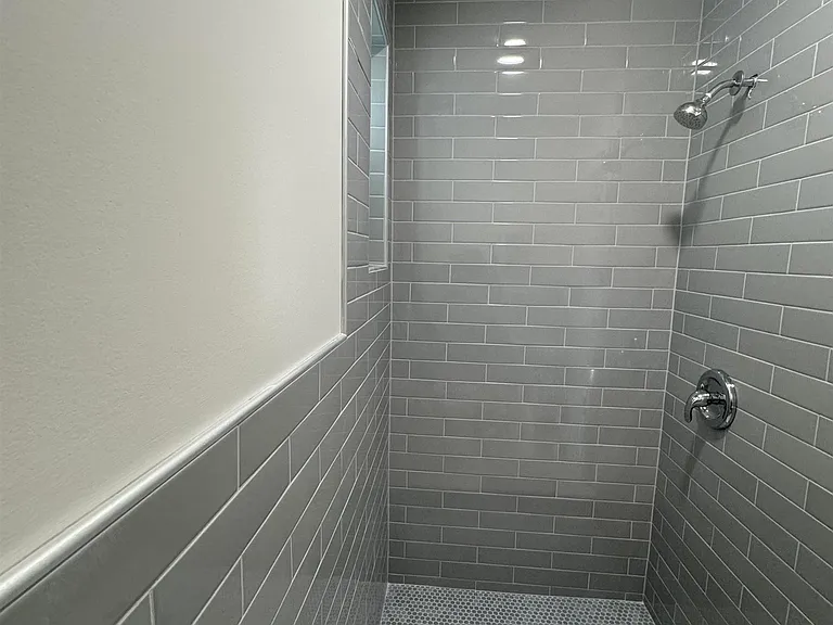 411 51st St #3 — Photo 9