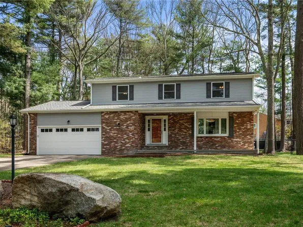 111 Wood Cove Dr, Coventry, RI 02816