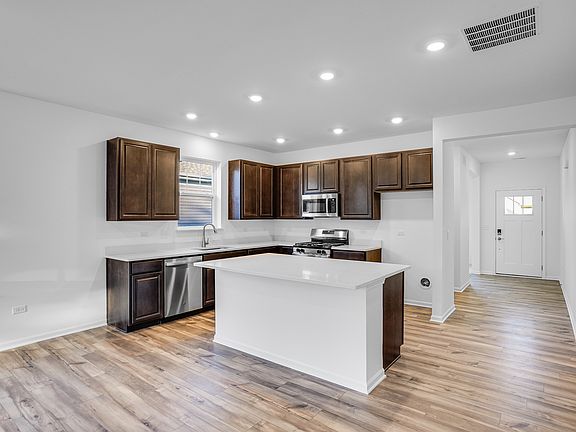 3rd image of 12241 Barcroft Cir