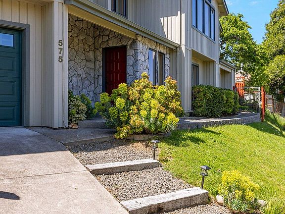 3rd image of 575 Dogwood Way