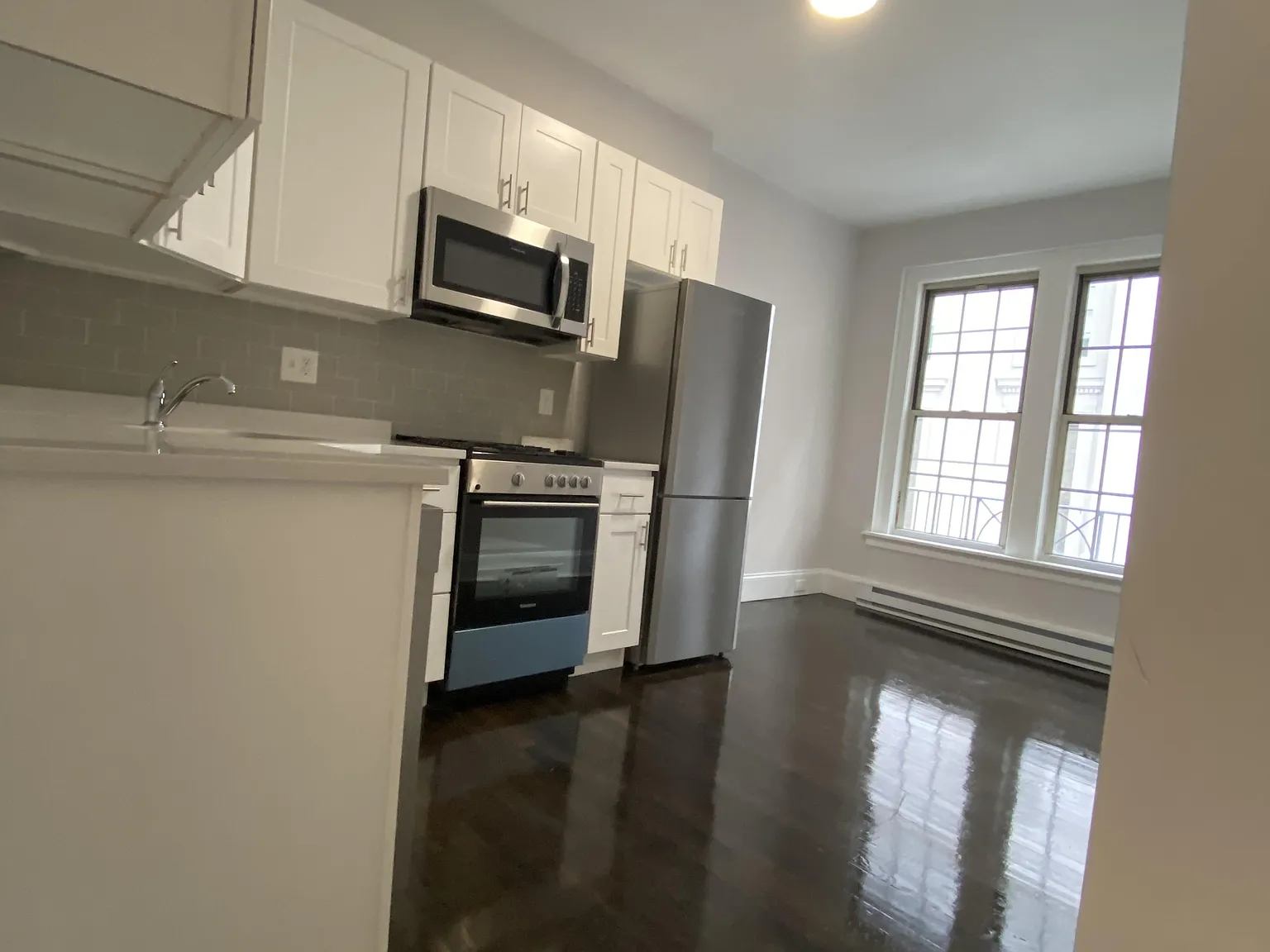 2 bed, 750 sqft, $4,100 — Photo 3