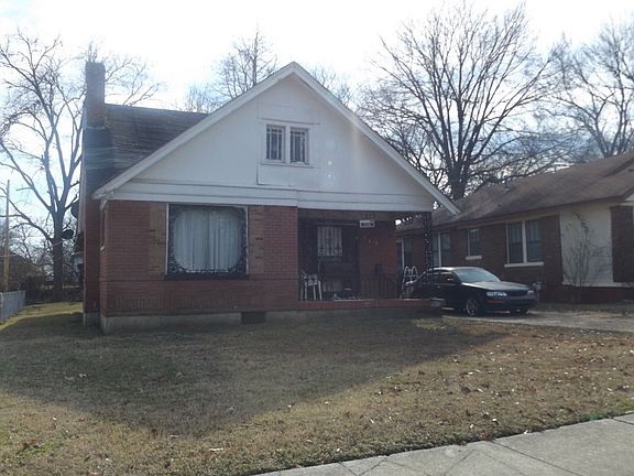 3rd image of 715 E Davant Ave