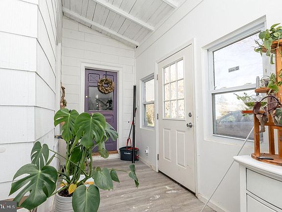 3rd image of 30 Rockville Rd