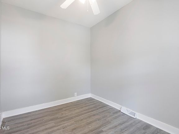 5th image of 255 E Pearl St