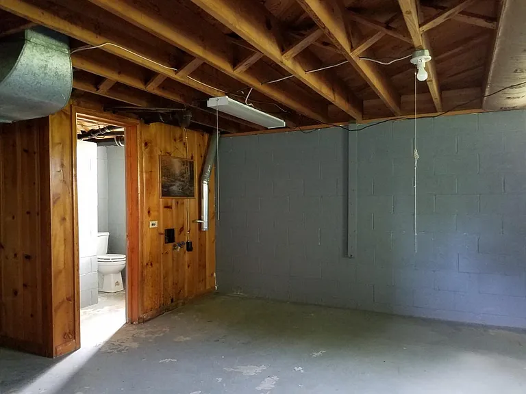 Basement-Laundry, 3/4 bath