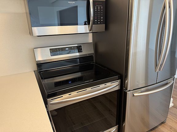 4th image of 606 Parkman Ave APT 8