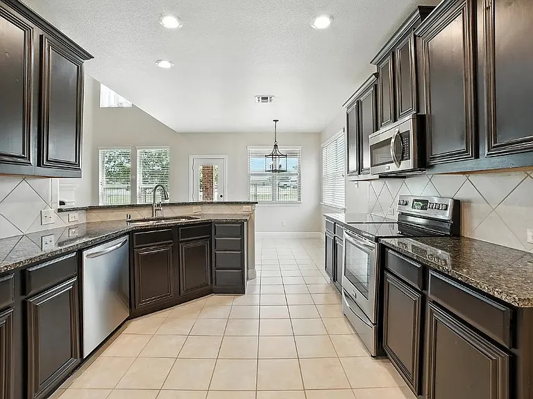 2404 Sabine Cir — Photo 12
