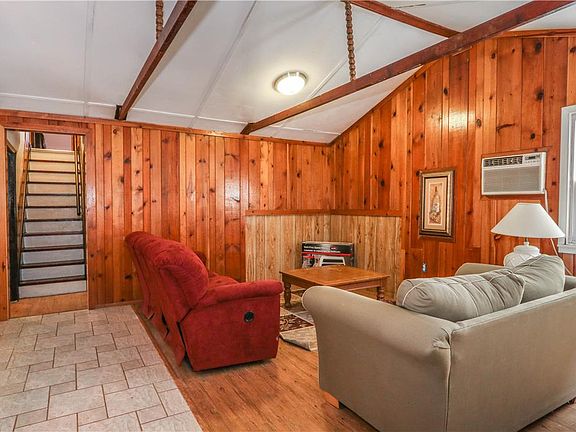 5th image of 107 Royal Ln