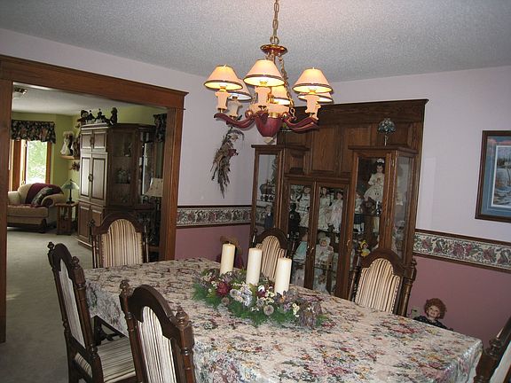 FORMAL DINING
