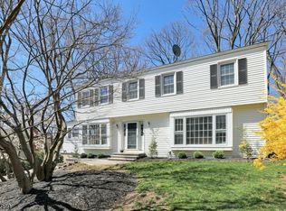 6 Elaine Ct, Randolph, NJ 07869