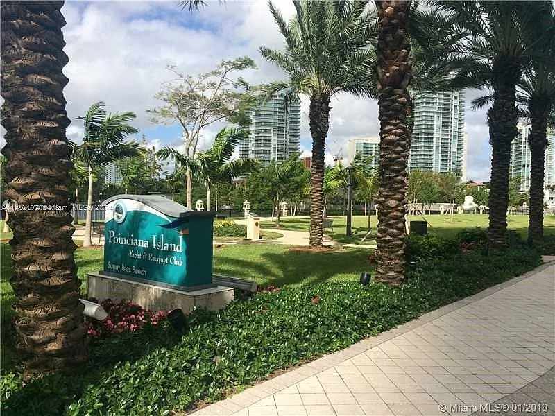3 bed, 2.5 bath, 2370 sqft, $5,900 — Photo 2