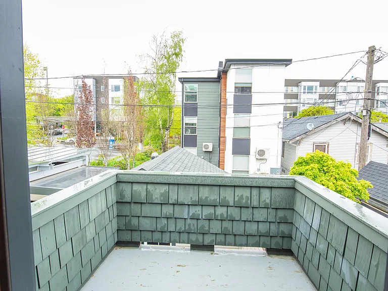 1208 E Barclay Ct — Photo 4