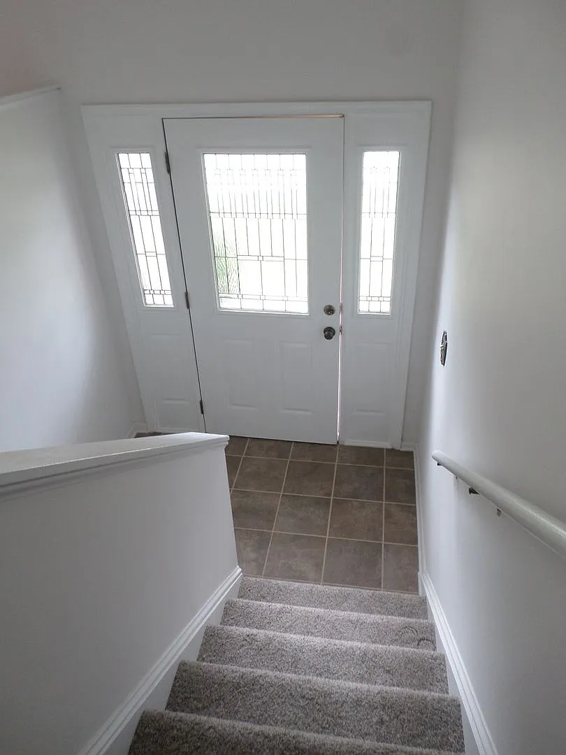 4 Bedroom 3 Bath House with 1 Car Garage — Photo 1