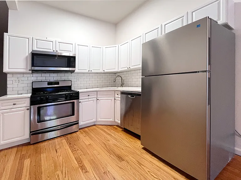 611 Grand St #1B — Photo 1
