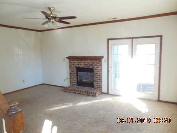 4th image of 928 S Lake Cir