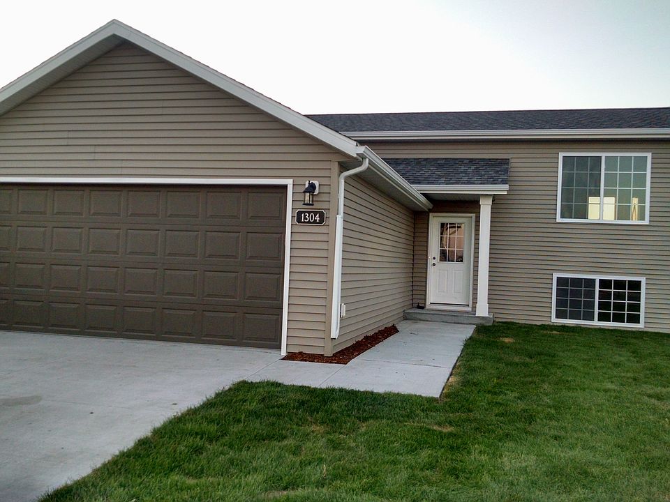 1st image of 1304 44th Ave S