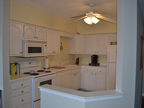 4th image of 14 S Ashland Ave APT 401