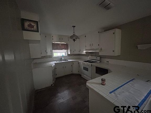 3rd image of 304 Butler St