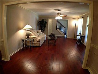 2nd image of 2327 Londonderry Ln