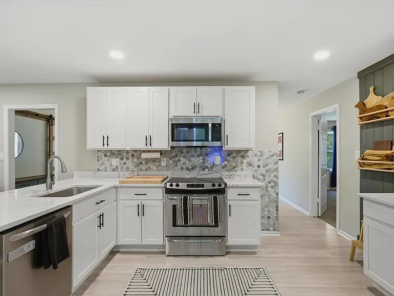 2641 Dogwood Ln — Photo 4