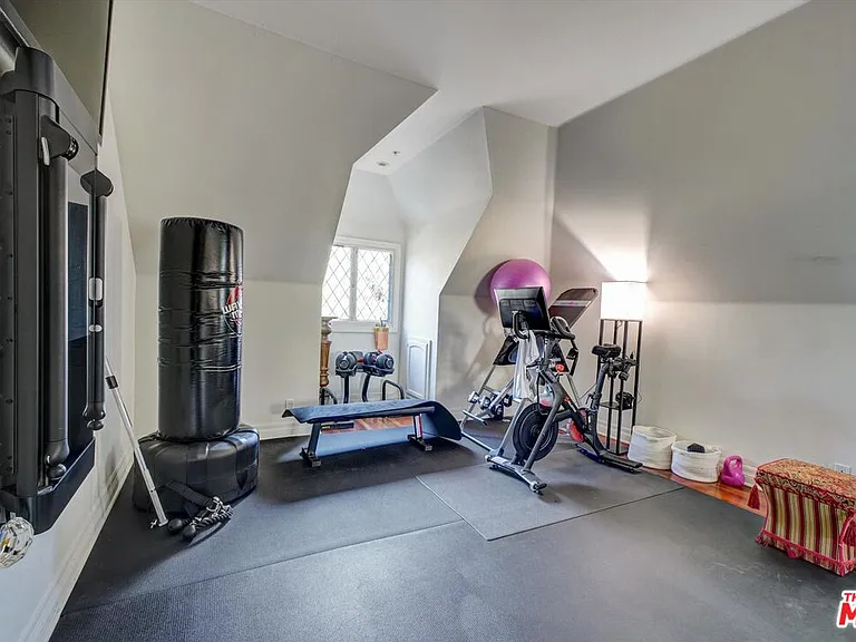 5805 Foxview Dr — Photo 21