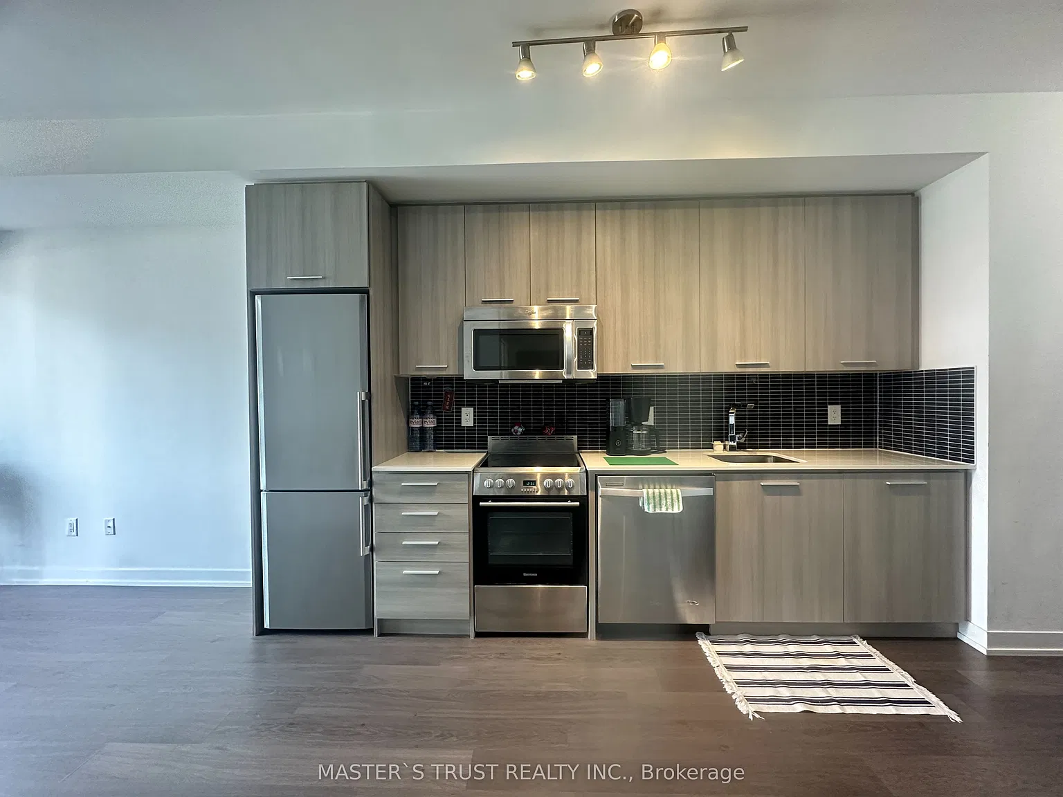 1 bed, $2,200 — Photo 4