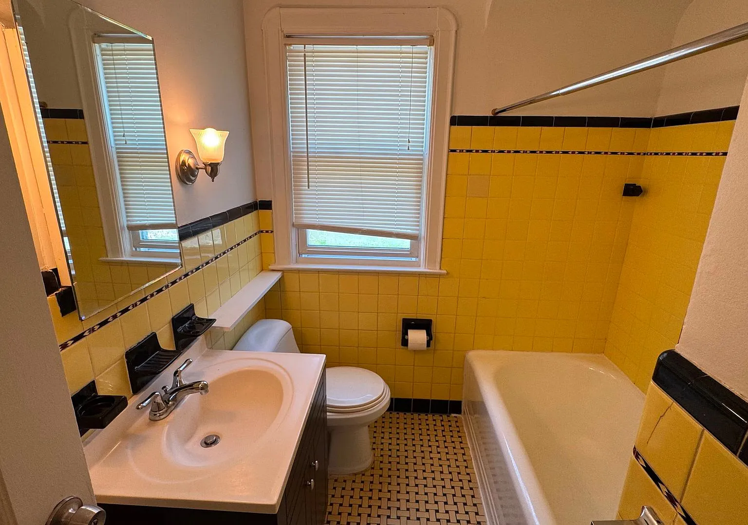 15538 Munn Road Cleveland, OH 44111 — Photo 3