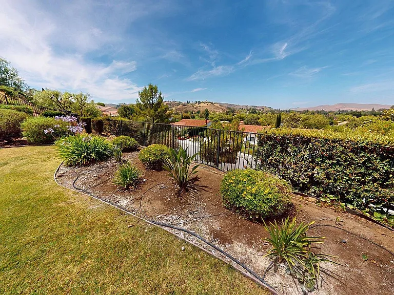 2080 Channelford Rd — Photo 33
