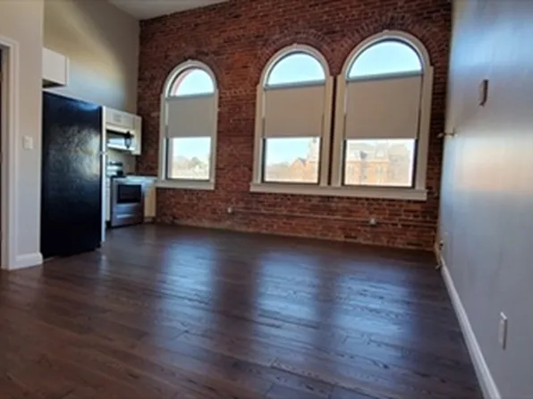 1 Main St #303, Peabody, MA 01960