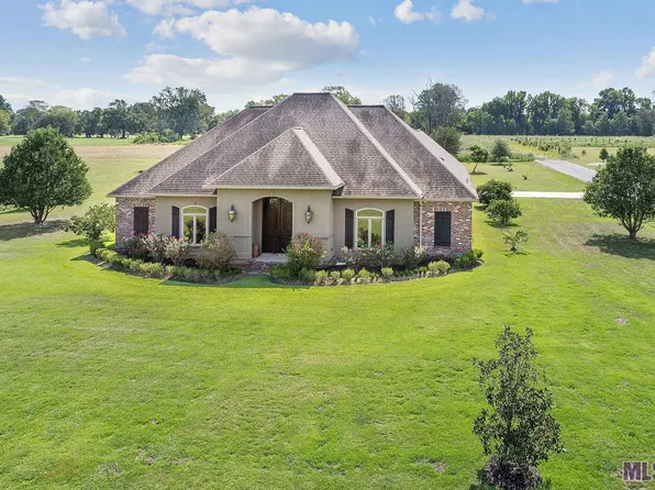 769 W Lake Dr, Port Allen, LA 70767