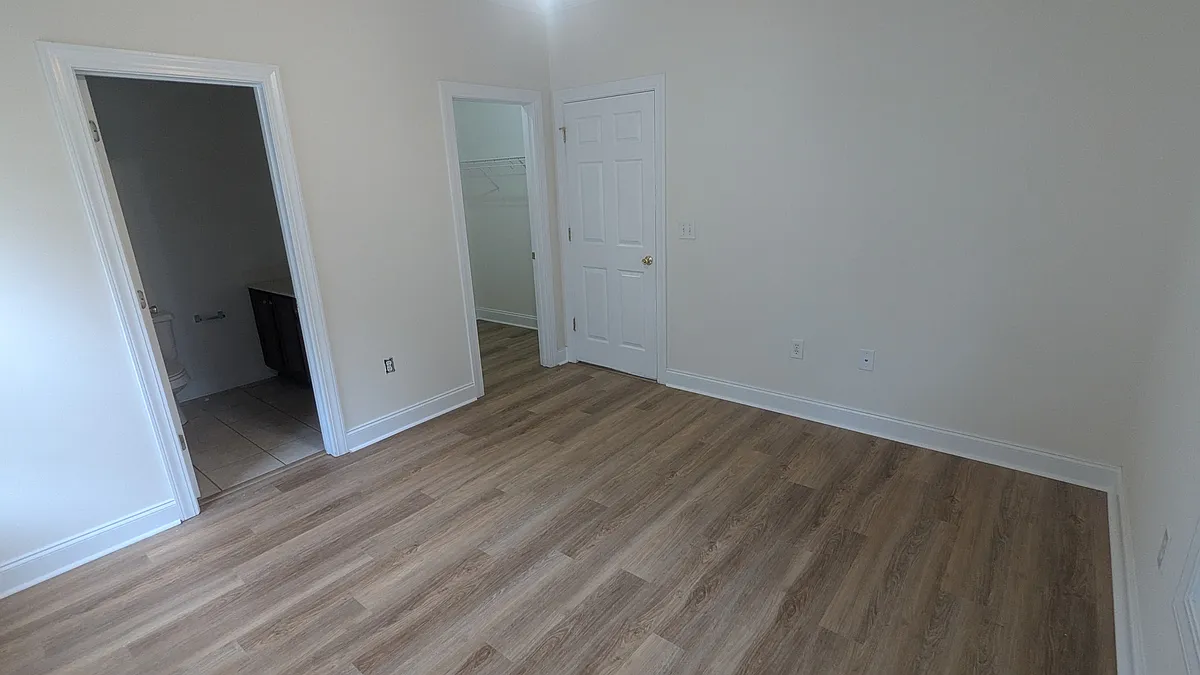 Building Photo - 2017 Silvercrest Dr #D