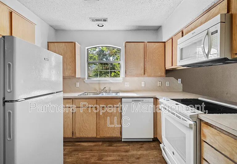 1621 N Leverett Ave #7 — Photo 9