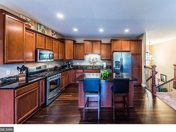 Gorgeous kitchen with stainless appliances, granite, boasting a center island for breakfast, prep space or gatherings.
