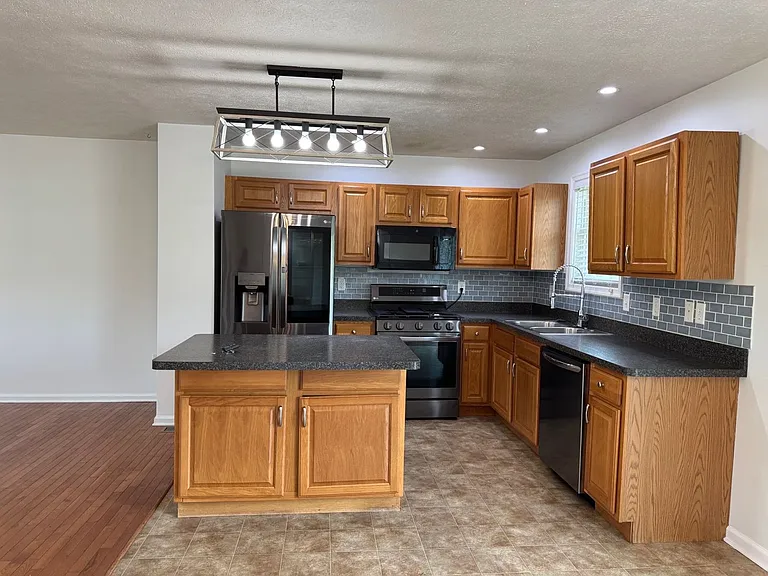 79 Thoroughbred Cir — Photo 2