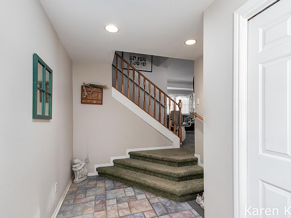 5th image of 5937 Belmont Ave NE