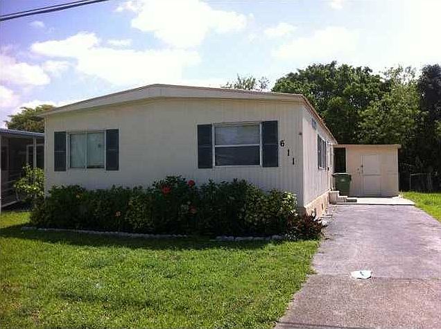 1st image of 611 NW 215th Ave