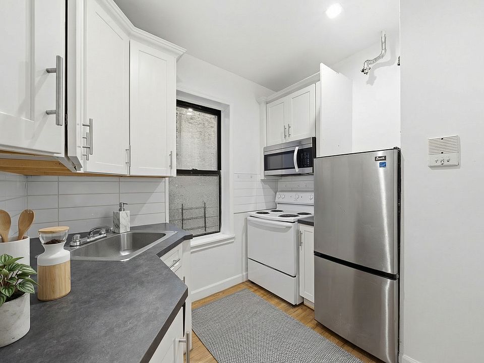 2nd image of 145 Edgecombe Ave APT 3B