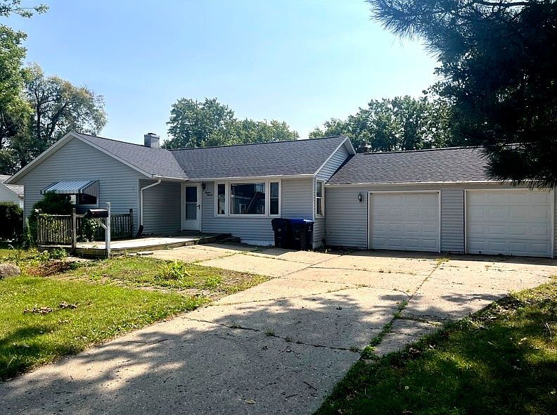 2nd image of 1111 Redwood Ave
