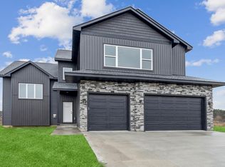 1574 Squirrel Way, New Richmond, WI 54017