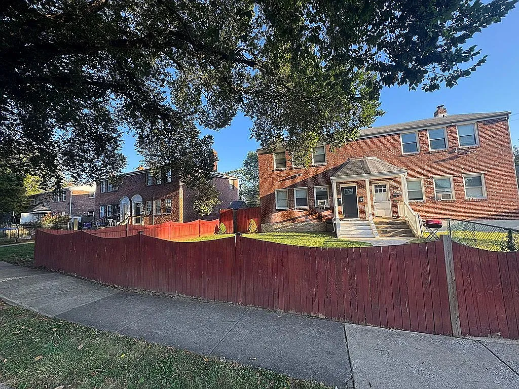 7003 Surrey Dr photo 1