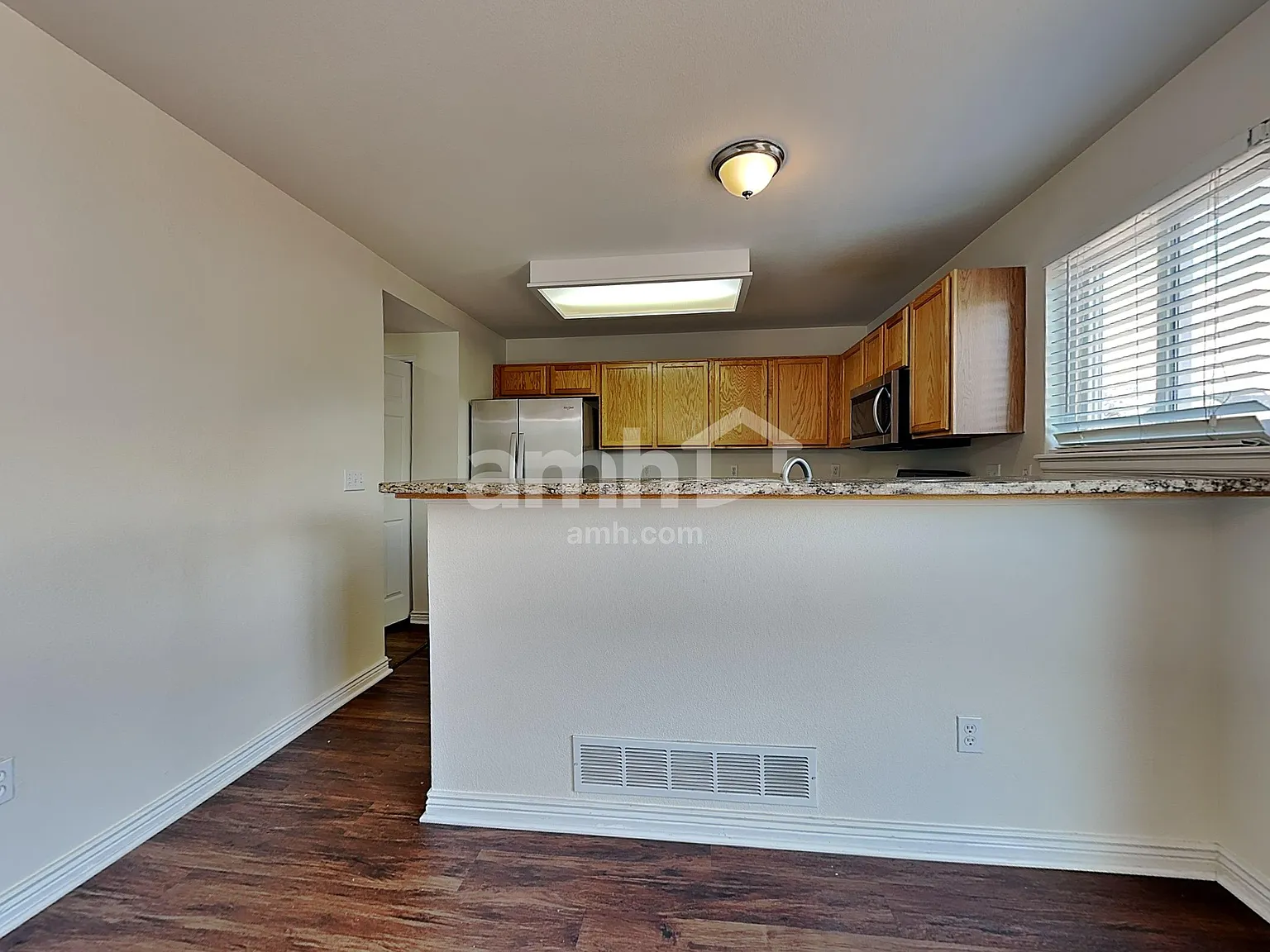 3 bed, 3.5 bath, 1934 sqft, $2,845 — Photo 4
