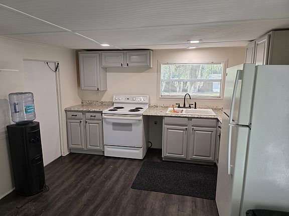 4th image of 8327 Buttercup St