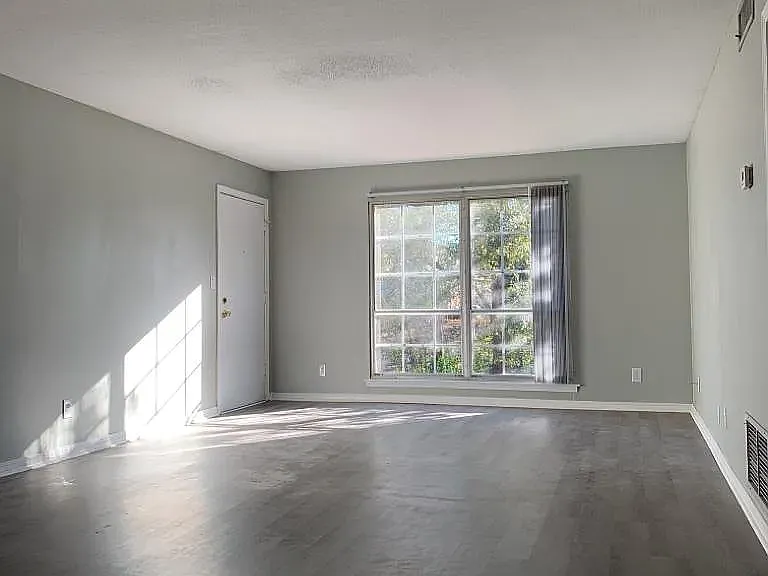 Darby Place Apartments — Photo 9