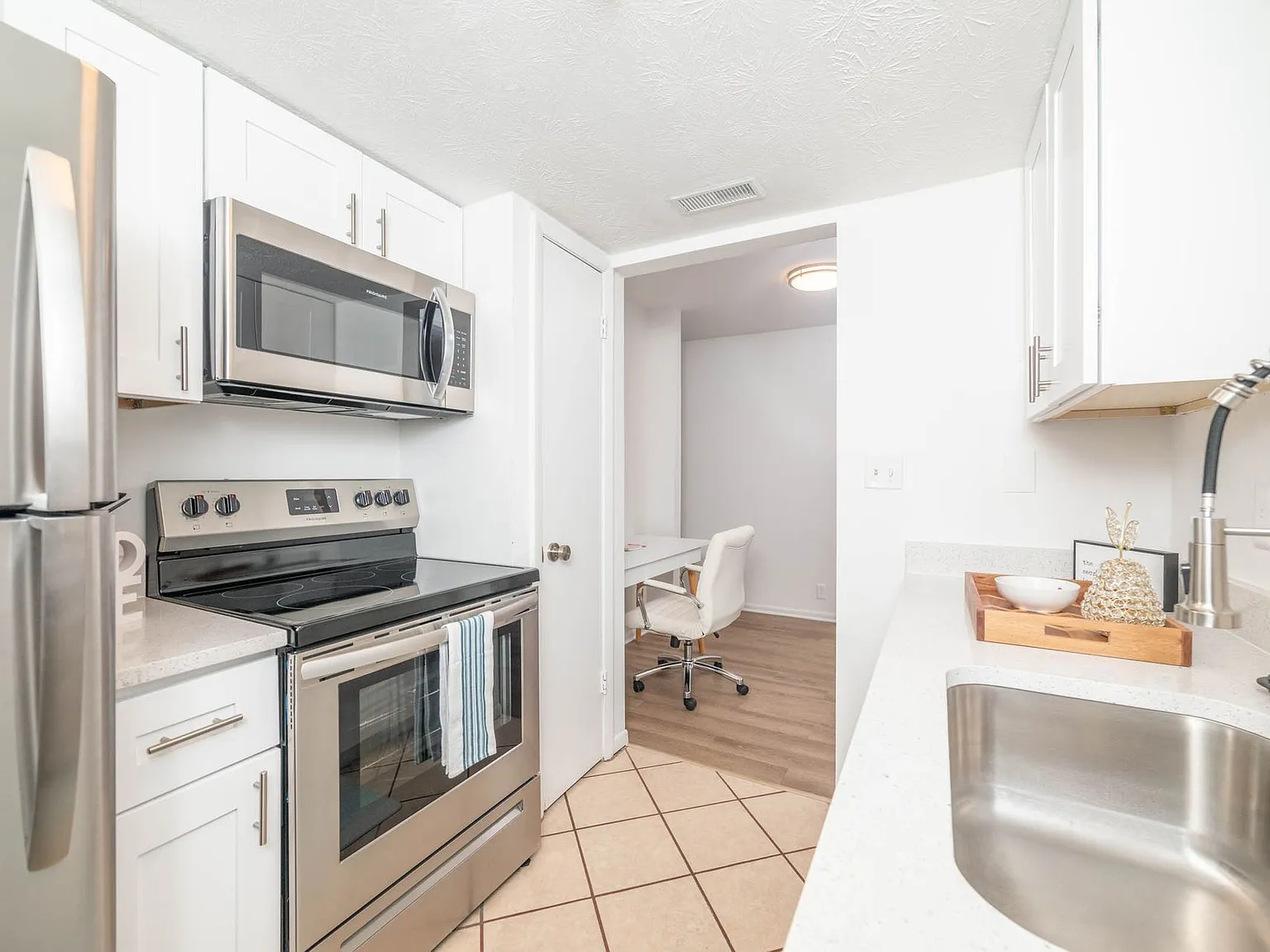 Camelot Apartments — Photo 4