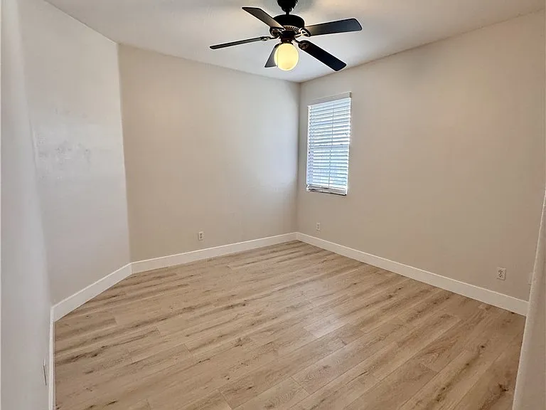 15068 Knollwood St — Photo 12