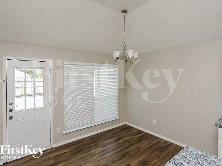 2505 Hidden Springs Dr — Photo 4