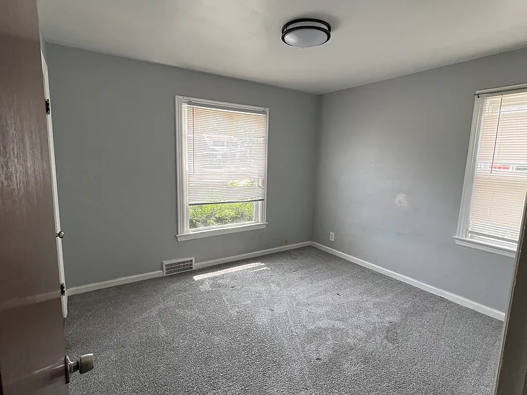 11915 E Granger Rd — Photo 7