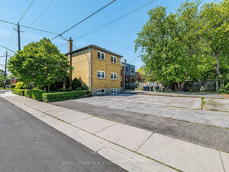 40 Emerald Cres #1 — Photo 30