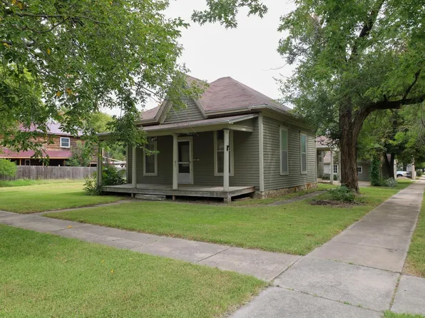 328 S Market St, Emporia, KS 66801